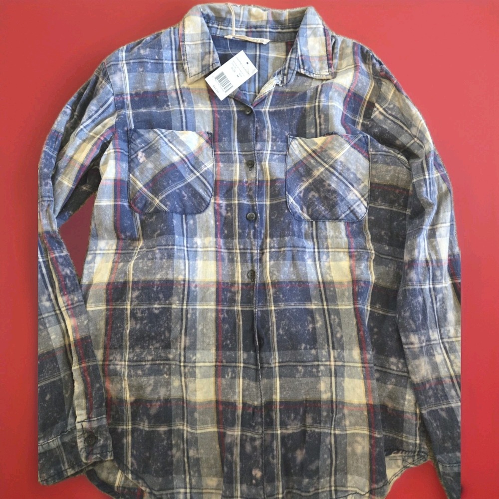 New Hippie Laundry Womans Shirt Size Medium Tie Dye Button-up Red Blue NWT